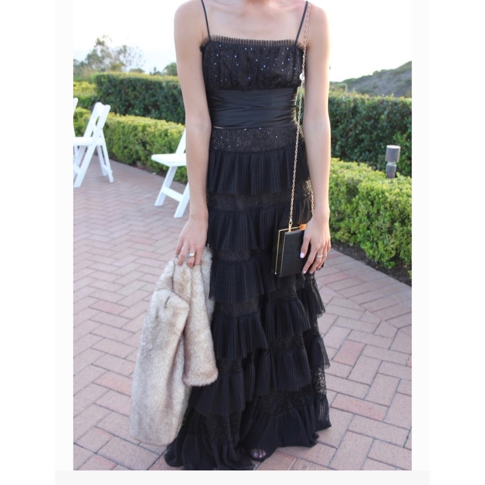 BCBG Maxazria Lace & Tulle Tiered Gown